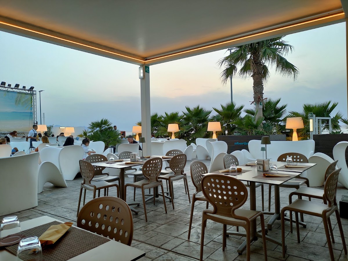 Albertini beach a Cinisi — foto 1